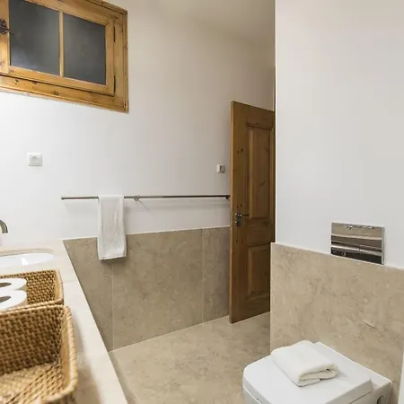 Apartamento Rustic Flat At Lisbon's Heart *